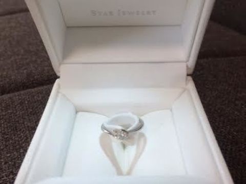 【STAR JEWELRY(スタージュエリー)の口コミ】 指が短く、手も小さいためシンプルな指輪を探していました。
条件としては…