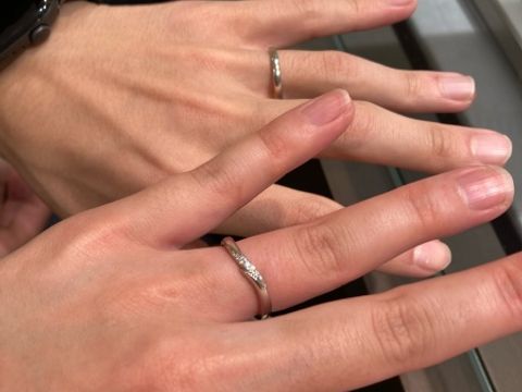 【アイプリモ(I-PRIMO)の口コミ】 どこの位置から見てもキラキラとダイヤが光るのがおすすめです。ペアの指…