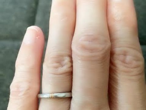 【ギンザタナカブライダル(GINZA TANAKA BRIDAL)の口コミ】 やはりデザインです。
ワンポイントとしてリングにダイヤが埋め込まれてい…