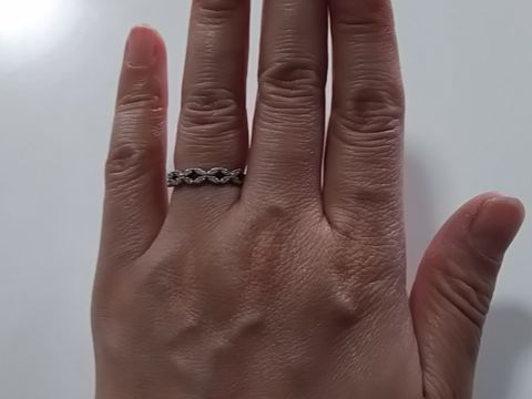 【4℃ BRIDAL(ヨンドシーブライダル)の口コミ】 普段使いがしやすいよう、立づめでないダイヤの婚約指輪をいろんなお店に…