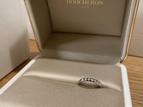 【ブシュロン(BOUCHERON)の口コミ】 とにかく素晴らしいカッティングで、光の屈折で、
ダイアなしなのに、キラ…