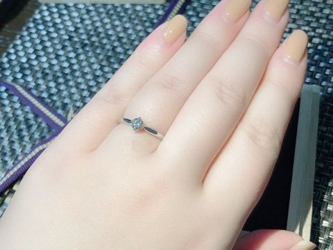 【俄(にわか)の口コミ】 この指輪を選んで決め手としては2つあります。

まず、ひとつ目は「デザイ…