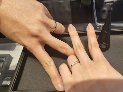 【エクセルコダイヤモンド(EXELCO DIAMOND)の口コミ】 真ん中にダイアモンドが集まっていてとてもキラキラと輝きがありました。…