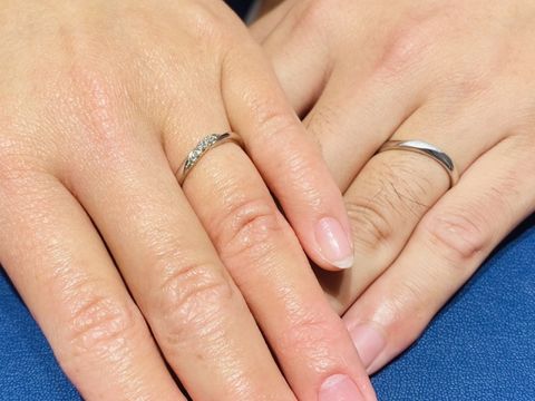 【銀座ダイヤモンドシライシの口コミ】 他社と比較してみても、ダイヤモンドの輝きがとても綺麗でした。指輪の内…