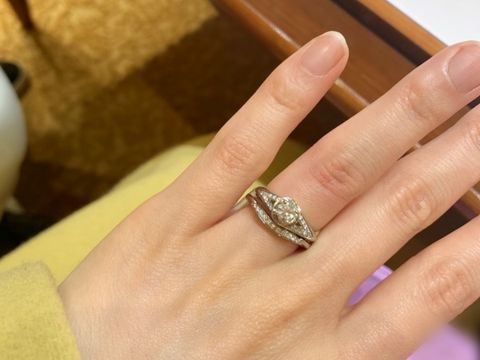 【ブルガリ(BVLGARI)の口コミ】 デザインが好きで見に行ったのですが、付け心地が良く、結婚指輪との重ね…