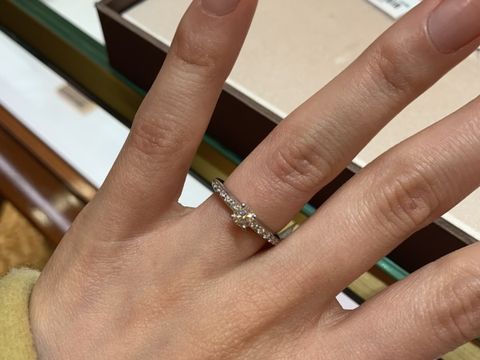 【ブルガリ(BVLGARI)の口コミ】 他のデザインのリングが気になり、ブルガリに行ったのですがショーケース…