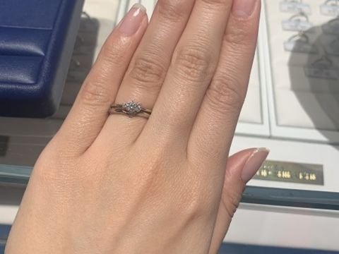 【銀座ダイヤモンドシライシの口コミ】 来店前にネットで見て気になっていました。探していた細身、シンプル、強…