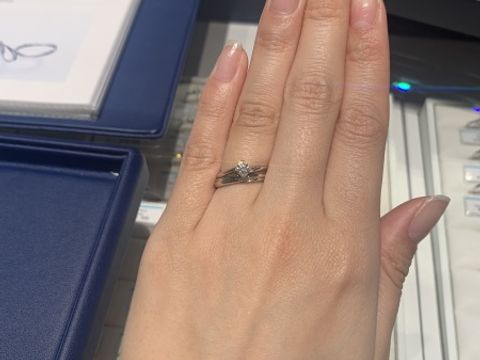 【銀座ダイヤモンドシライシの口コミ】 結婚指輪は控えめでシンプルなデザインのものを探しておりとても自分の指…