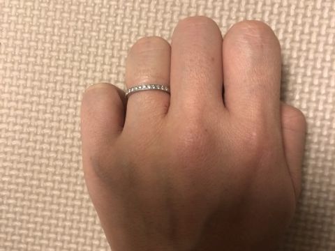 【4℃ BRIDAL(ヨンドシーブライダル)の口コミ】 ずっと付けていても邪魔にならないシンプルなデザイン。やはり女性は今後…