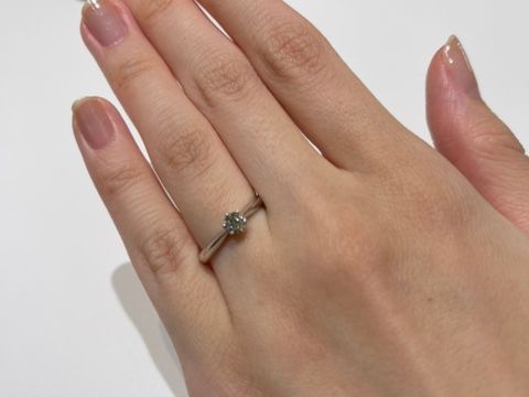 【ラザール ダイヤモンド(LAZARE DIAMOND)の口コミ】 店員さんと相談しているうちに、やはり婚約指輪は、王道のソリティアリン…