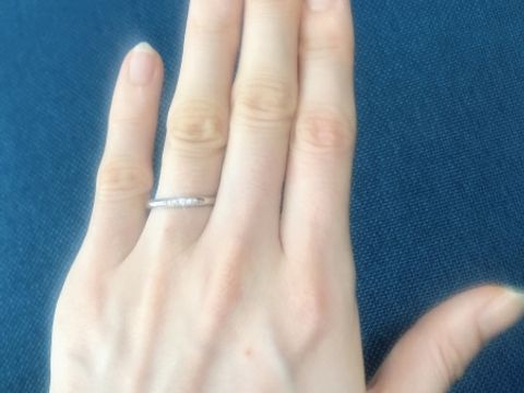 【銀座ダイヤモンドシライシの口コミ】 指輪のデザインはシンプルなものを希望していました。シンプルだけどキラ…