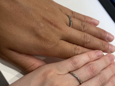 【4℃ BRIDAL(ヨンドシーブライダル)の口コミ】 デザインが繊細で素敵です。価格は多少高価かもしれませんが、予算に応じ…