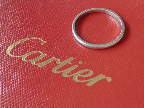 【カルティエ(Cartier)の口コミ】 こちらの結婚指輪はデザインはシンプルですが、プラチナの上品さがあり、…