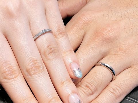 【エクセルコダイヤモンド(EXELCO DIAMOND)の口コミ】 女性の方はセンターダイヤが少し大きいハーフエタニティでミルまで入って…