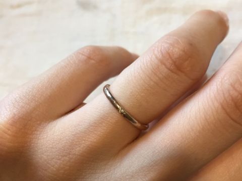 【SIENAROSE(シエナロゼ)の口コミ】 華奢な指輪を探していてSienaにたどり着き、一目惚れで決めました。ピンク…