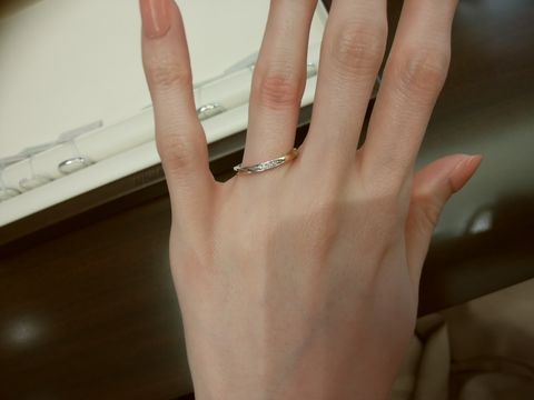 【俄(にわか)の口コミ】 ･細いもの
･ストレートではないけれどもウェーブすぎないこと
･メレが3個…