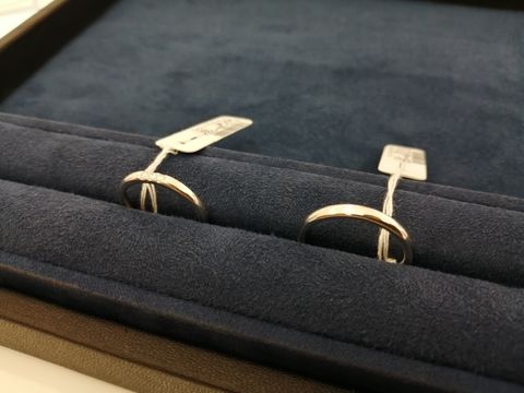 【4℃ BRIDAL(ヨンドシーブライダル)の口コミ】 夫妻共に結婚指輪は日常的に着用しようと考えていたため、とにかくシンプ…