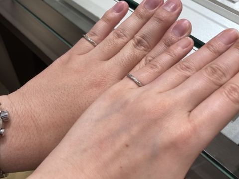 【アイプリモ(I-PRIMO)の口コミ】 ハーフエタニティの指輪を探して訪問。
長くダイヤが入っているものが気に…