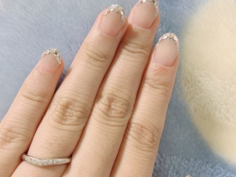 【4℃ BRIDAL(ヨンドシーブライダル)の口コミ】 職場にも付けていけるデザインで、シンプルながらダイヤの入った物を探し…