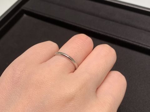 【ティファニー(Tiffany & Co.)の口コミ】 とても華奢でシンプルデザインでした。
あまり華美でないものを探していた…