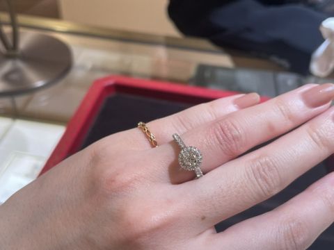 【カルティエ(Cartier)の口コミ】 王道の一粒ダイヤにあこがれもありましたが、おばあちゃんになったときに…