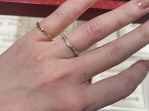 【カルティエ(Cartier)の口コミ】 ハーフエタニティと決めていた為、ハーフエタニティの指輪を試着させて頂…