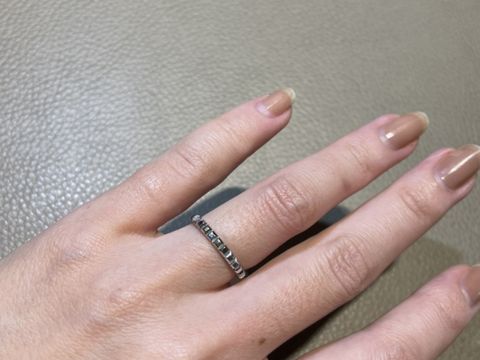 【ブシュロン(BOUCHERON)の口コミ】 ダイヤが入っておりませんが、とても輝きのある指環で驚きました。写真だ…