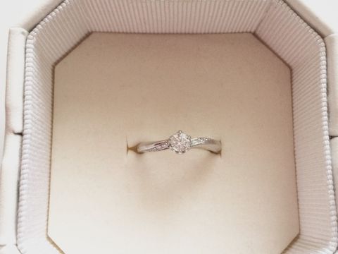 【4℃ BRIDAL(ヨンドシーブライダル)の口コミ】 私は婚約指輪とはいえ、毎日つけたい希望がありましたので、普段使いがで…