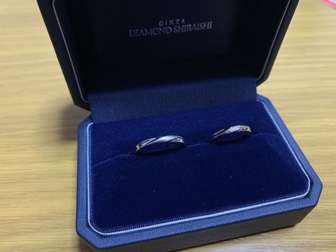 【銀座ダイヤモンドシライシの口コミ】 動きのあるデザインが良かったので、ウェーブの入ったデザインにしました…