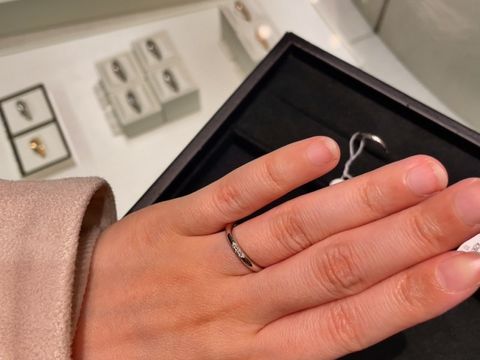 【ティファニー(Tiffany & Co.)の口コミ】 誰もが憧れるブランドだと思います。
シンプルな指輪を探してましたが、ダ…
