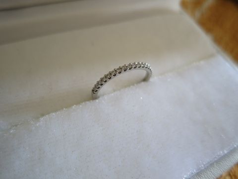 【STAR JEWELRY(スタージュエリー)の口コミ】 婚約指輪をこちらのお店で購入したので、せっかくだから重ね付けできるデ…