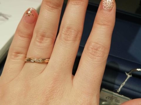 【銀座ダイヤモンドシライシの口コミ】 試着した指輪はコンビネーションで、2本指輪をつけているかのように見える…