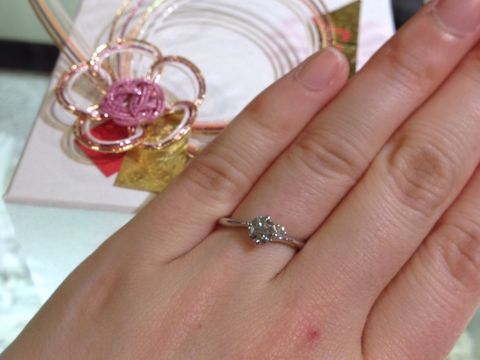 【宝寿堂(ほうじゅどう)の口コミ】 自分たちでダイヤを選ばせてくれました。予算やカラット数など大枠を決め…