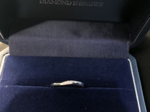 【銀座ダイヤモンドシライシの口コミ】 ダイヤモンドの質感や、フィット感で決めました。

指輪のタイプや、ダイ…