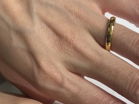 【SORA(ソラ)の口コミ】 槌目加工の幅が細かすぎず、大きすぎないので、クラフト感が出て、とって…