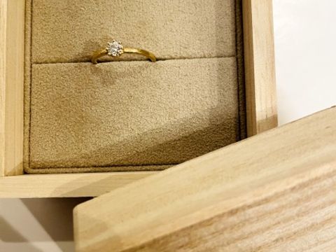 【YUKA HOJO(ユカホウジョウ)の口コミ】 クラシックなデザインとゴールドが可愛くて購入してもらいました。土目の…