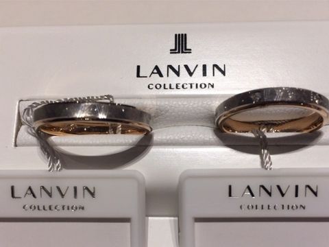 【LANVIN(ランバン)の口コミ】 全体的に光沢を抑えるような刻みが入っていて、そこに女性用の指輪にはダ…