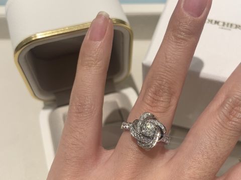 【ブシュロン(BOUCHERON)の口コミ】 もともと婚約指輪らしくなく、友人の結婚式や冠婚葬祭など日常生活でも使…