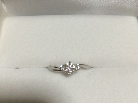 【HOSHI no SUNA 星の砂(ほしのすな)の口コミ】 指が太いので細く見えそうなS字のカーブしたものが欲しかった。また、一石…