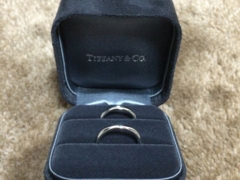 【ティファニー(Tiffany & Co.)の口コミ】 ストレートのシンプルなものを探していたので、どの店を見に行っても似た…