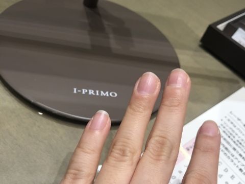 【アイプリモ(I-PRIMO)の口コミ】 デザインは一見シンプルですが、上下のサイドにダイヤモンドがあり、正面…