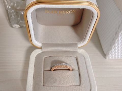 【ブシュロン(BOUCHERON)の口コミ】 立体的な一粒ダイヤではなく、日常で着用できるエタニティダイヤリングを…