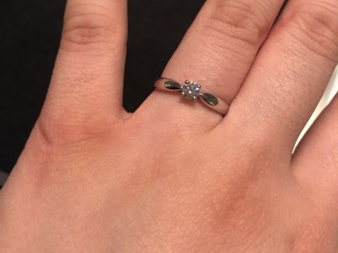 【ティファニー(Tiffany & Co.)の口コミ】 ダイヤのところで絞られており、リボンのように見え、とてもかわいいデザ…