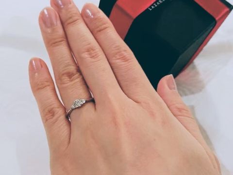 【ラザール ダイヤモンド(LAZARE DIAMOND)の口コミ】 シンプルかつ華やかなデザインだったため、購入を決めました。ダイヤモン…