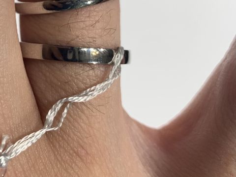 【Preuve(プルーヴ)の口コミ】 シンプルで、価格が他の指輪と比べて安く、良心的です。素材はK10＝10金の…