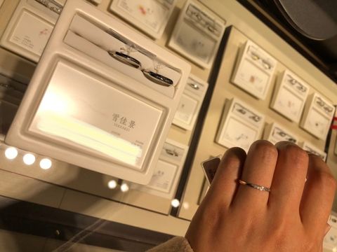 【俄(にわか)の口コミ】 滑らかな指通りと着け心地の良さで、指に負担はありません！少しウェーブ…