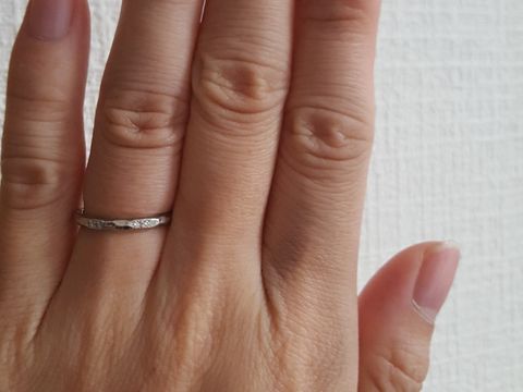 【LUCIE(ルシエ)の口コミ】 毎日つけるものなのでシンプルで細みの指輪を希望していました。普通の指…