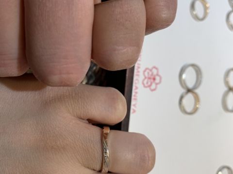 【杢目金屋(もくめがねや)の口コミ】 指輪のデザイン性が他にはないものだなと思いました。木目調がとても可愛…