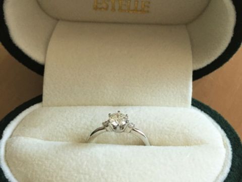 【ESTELLE(エステール)の口コミ】 飽きのこないシンプルデザインで、同店で購入した結婚指輪（ブランド違い…