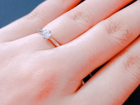 【銀座ダイヤモンドシライシの口コミ】 デザインについてはたくさん紹介していただき、憧れのソリティアかつ、ダ…